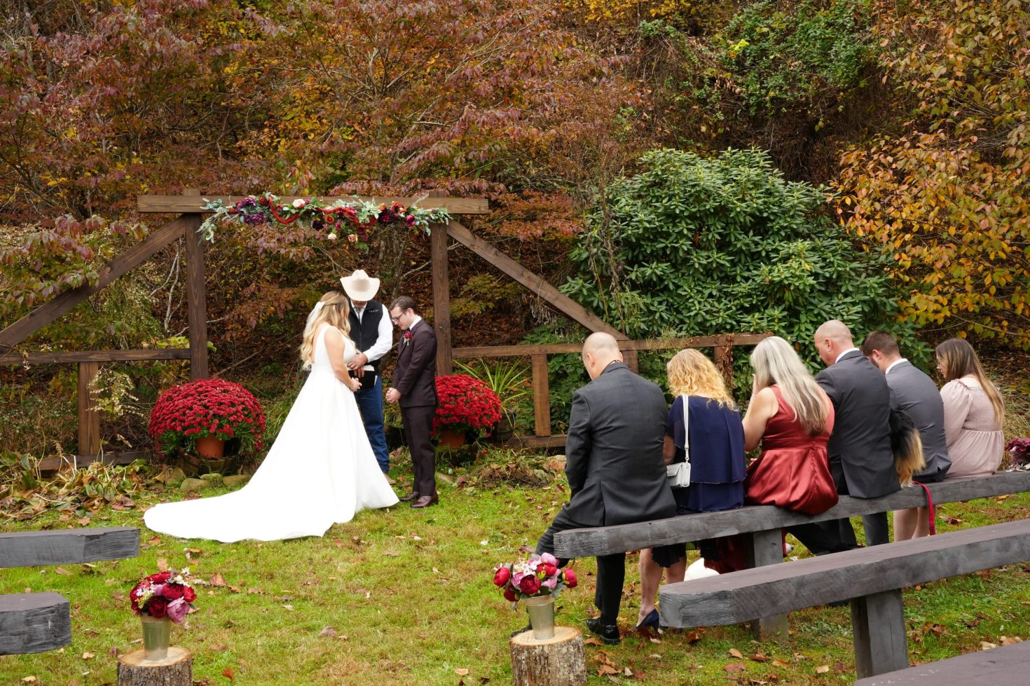 fall-wedding-ceremony-creekside